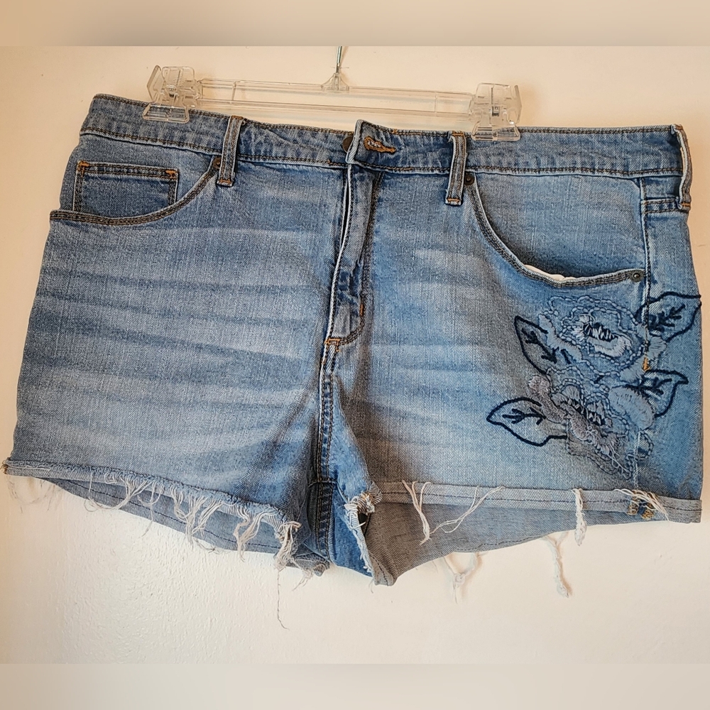 Universal thread shorts, High Rise Shortie, Embroidered Rose, Size 16